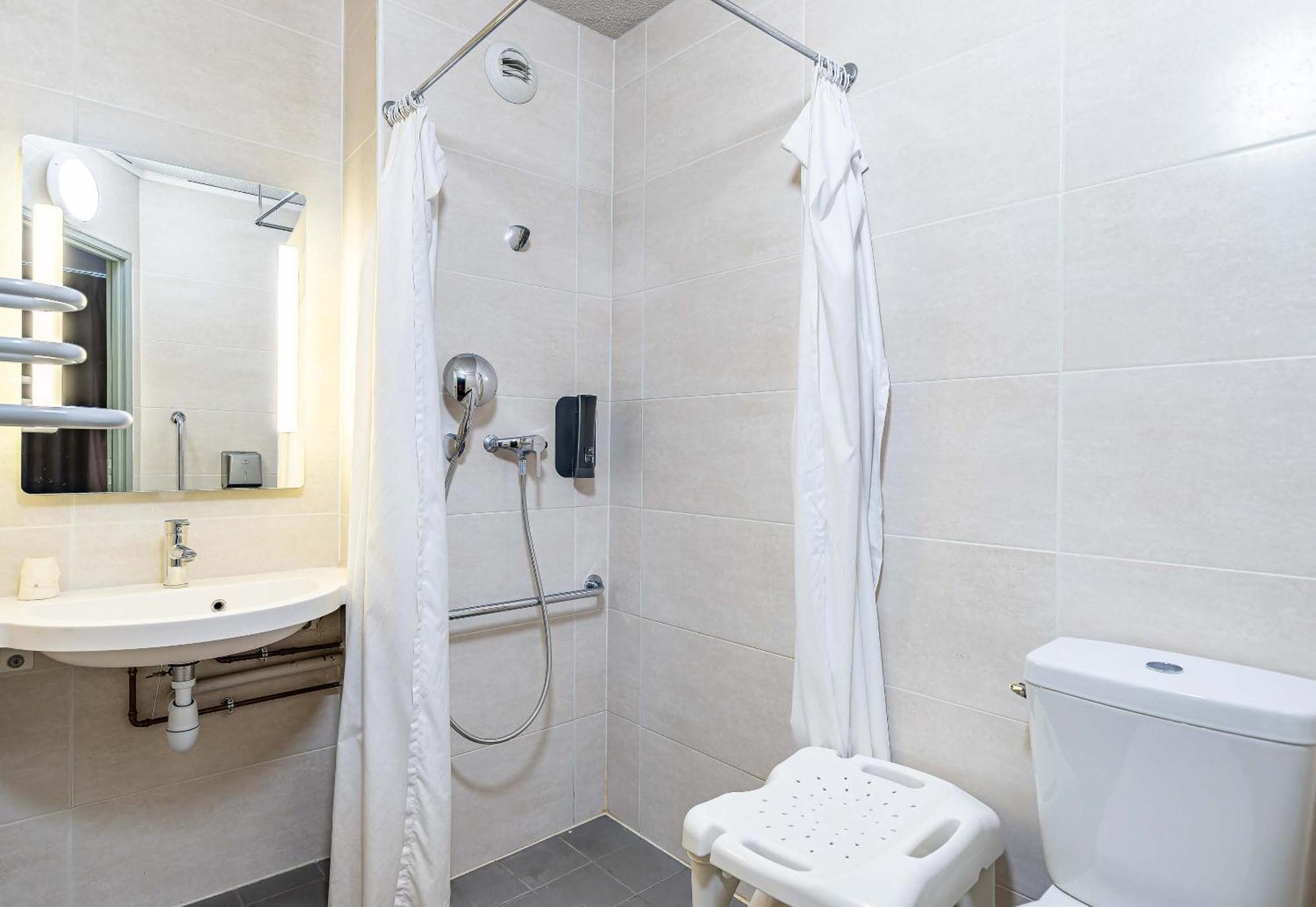 B&B Hotel Poitiers 1 Futuroscope シャッスヌイユ・デュ・ポワト エクステリア 写真